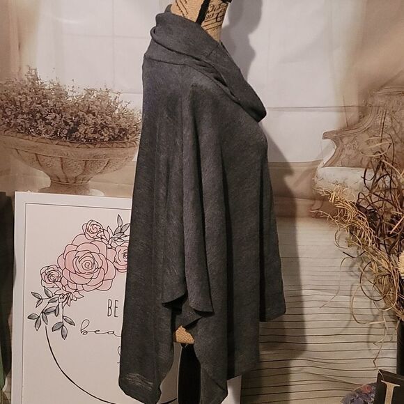 XXI Gray Poncho   - Picture 2 of 5